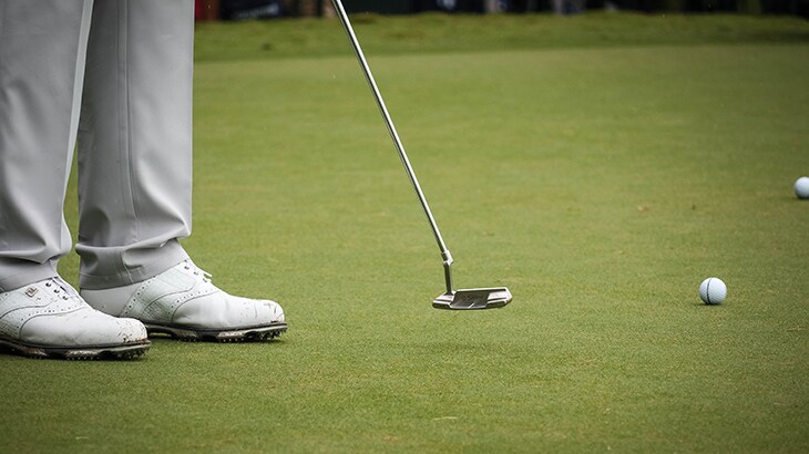 Let’s take a closer look at his Scotty Cameron. 